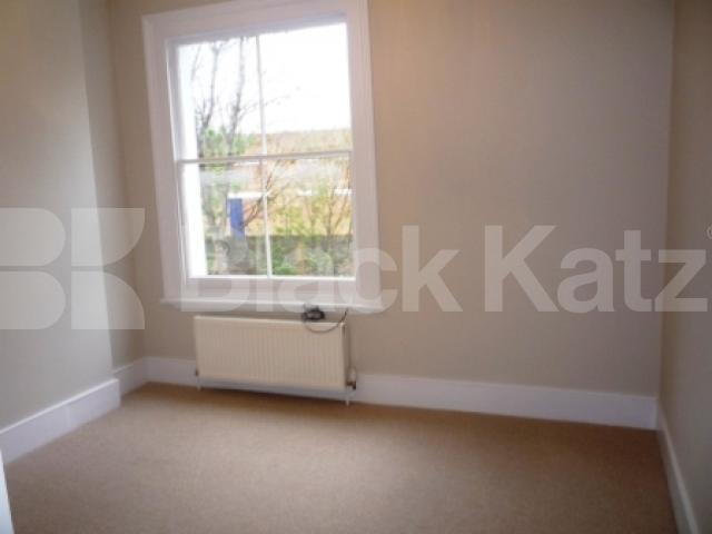 			Amazing 3 Bed With Balcony !, 3 Bedroom, 1 bath, 1 reception Apartment			 Rathcoole Gardens, Crouch End